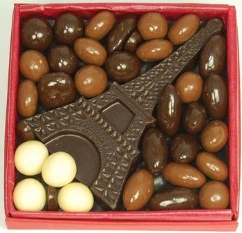 Bo&icirc;te tour Eiffel en chocolat noir et drag&eacute;es chocolat&eacute;es
