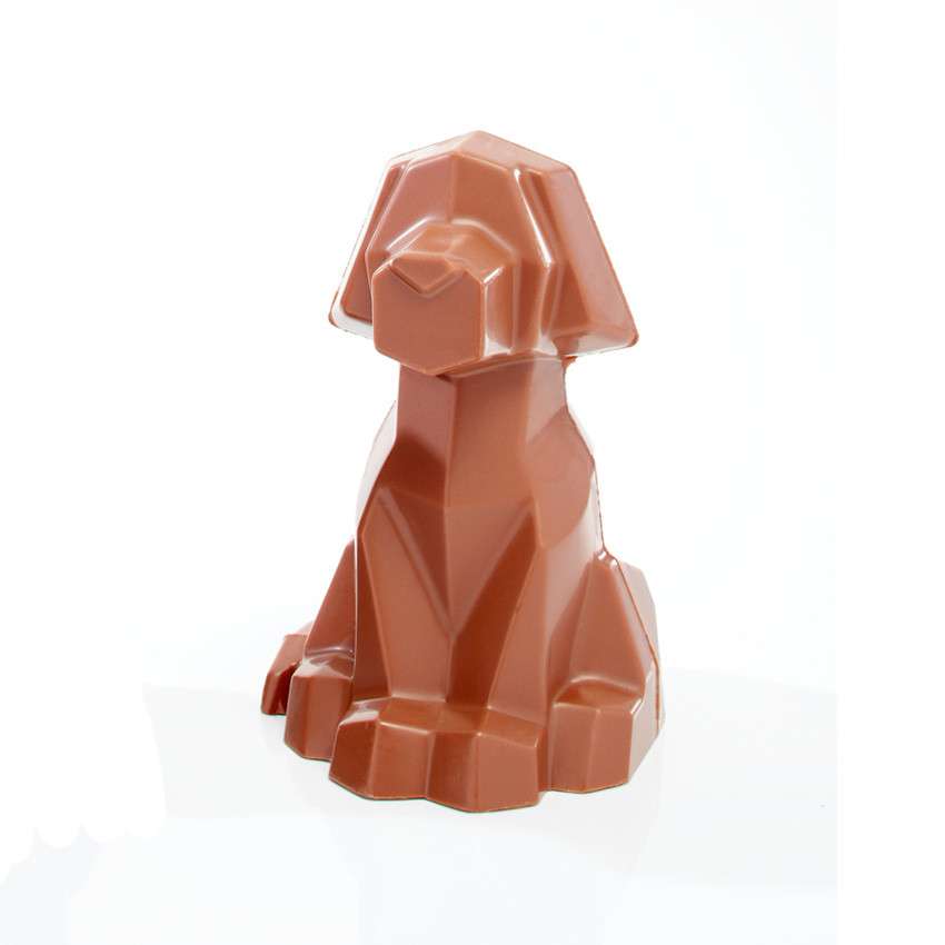 Chien en chocolat au lait