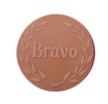 Un médaille gravée en chocolat au lait Jadis et Gourmande