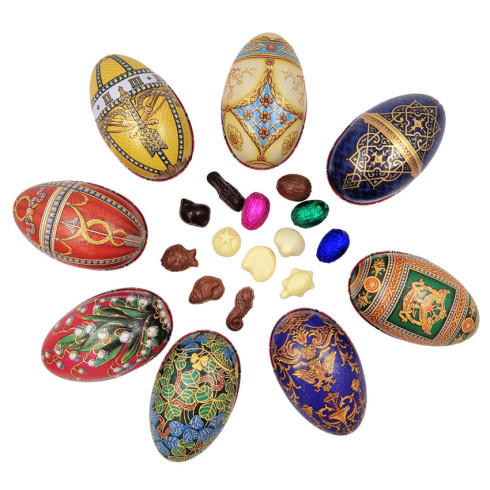 Oeuf en métal décoré & chocolats de Pâques / Chocolats de Pâques