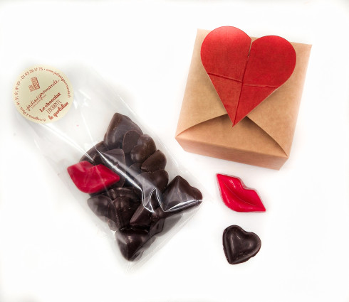 Mini cœurs chocolat noir. Pour un café charmant / Meilleures ventes de chocolats